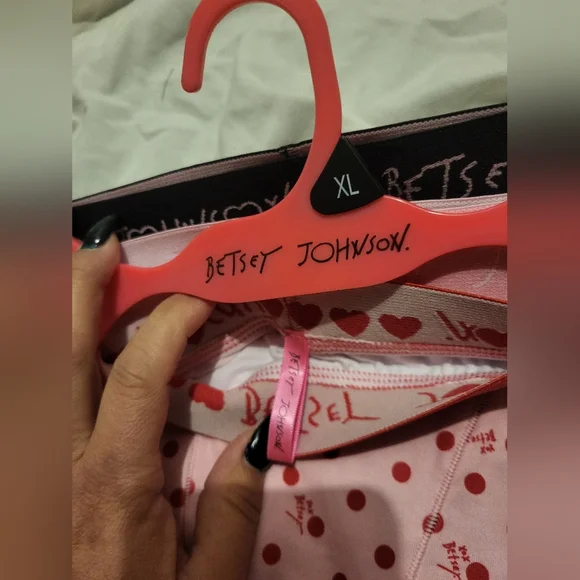 Betsey Johnson - Picture 11 of 12